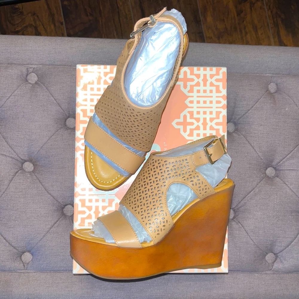 Gianni Bini wedge sandal